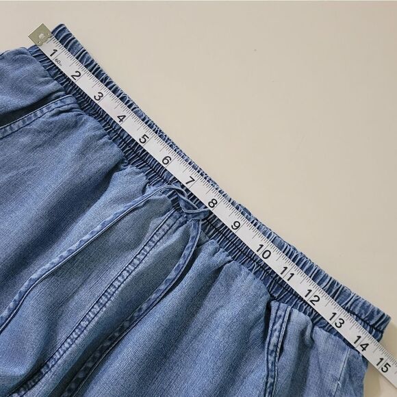 Universal Thread Women's Light Denim Lyocell Chambray Drawstring Shorts - Picture 5 of 13